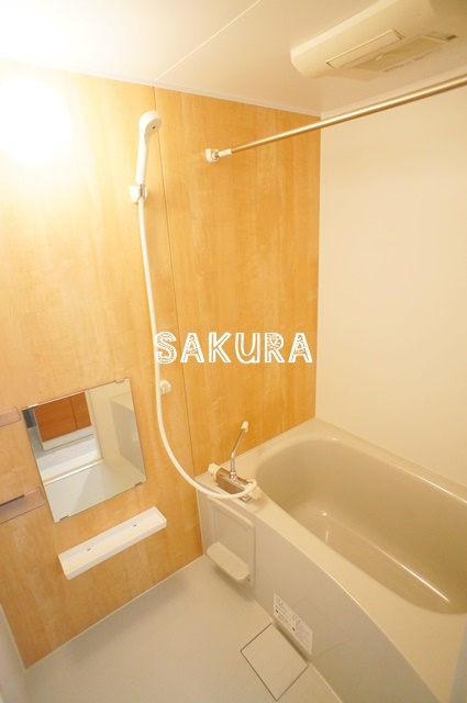 バス・シャワールーム　雨の日でも安心の浴室乾燥機付きです♪