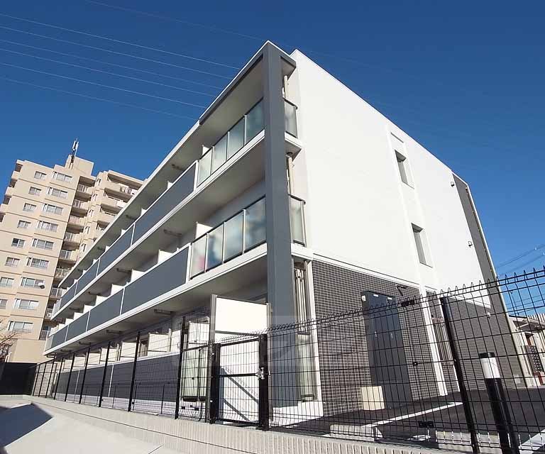 建物外観　３階建てのマンションです。