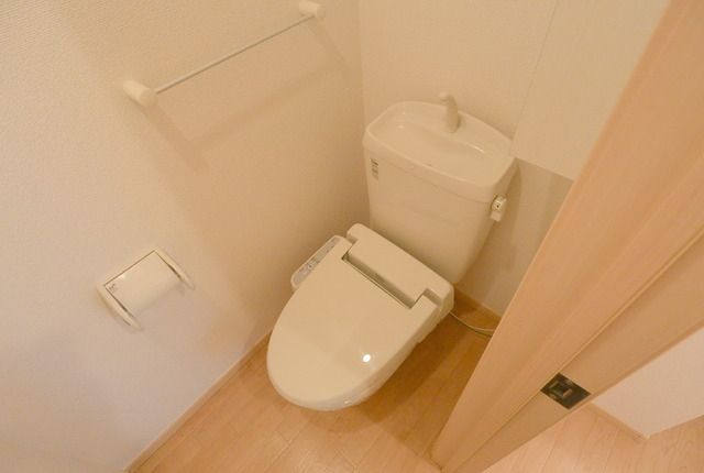 トイレ　★ウォッシュレット付きのお手洗いです★