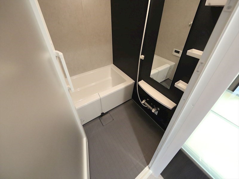 バス・シャワールーム　浴室暖房乾燥機付　追い焚き・オートバス機能付お風呂