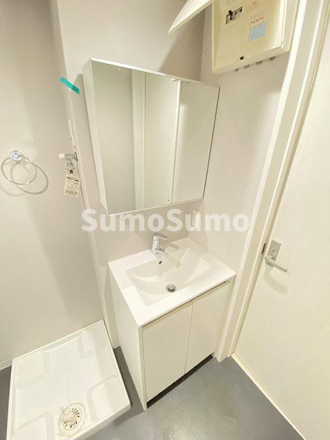 洗面設備　明るい洗面所です