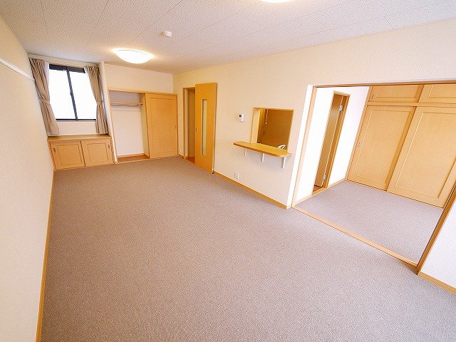 居室・リビング　こちらのリビングで趣味の時間をお楽しみください