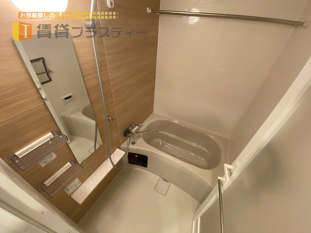 バス・シャワールーム　快適なバスルームです。