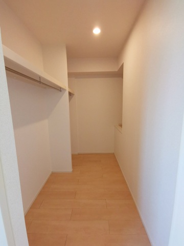 収納　かなり広いウォークインクローゼット