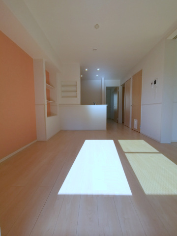 居室・リビング　南向きで明るいリビング