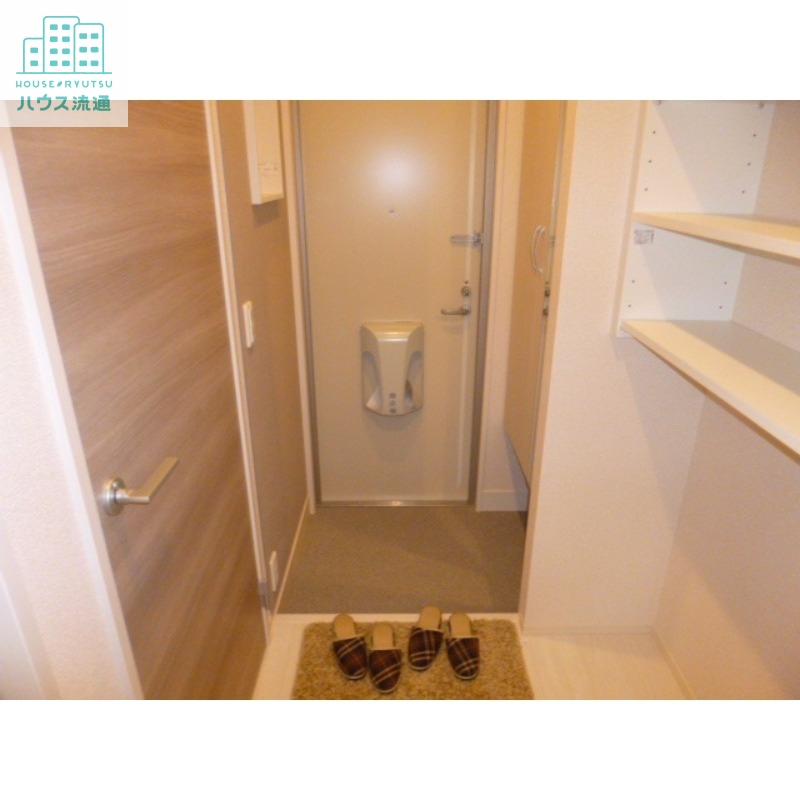 玄関　※同タイプ別号室のお写真です