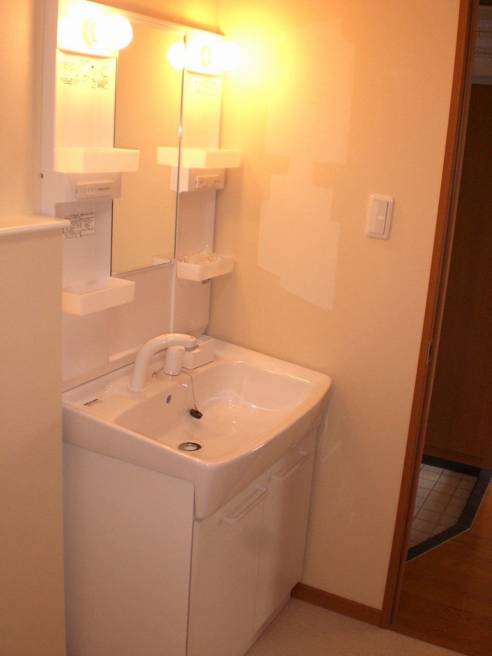 洗面設備　シャワー付洗面台