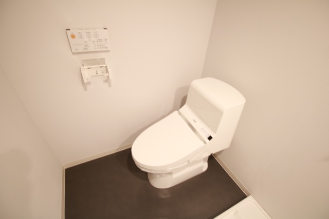 トイレ　※別室の参考写真の為、現況優先です。