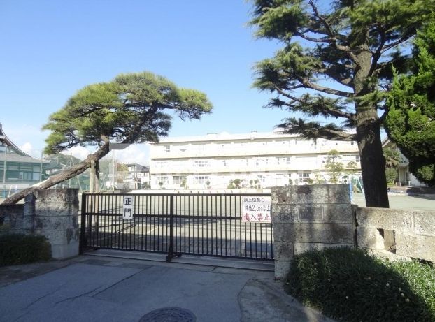 小学校　千葉市立稲毛小学校（小学校）まで990m