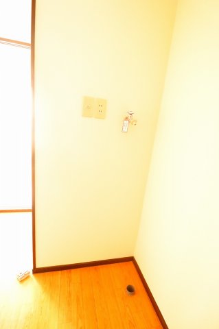 洗面設備　明るい洗面所です
