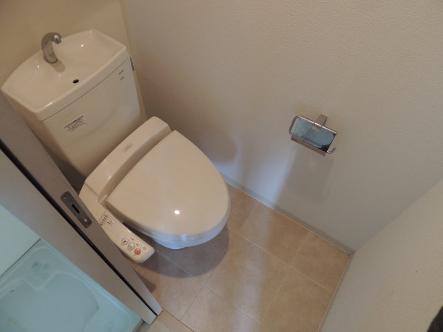 トイレ　シャワートイレ付