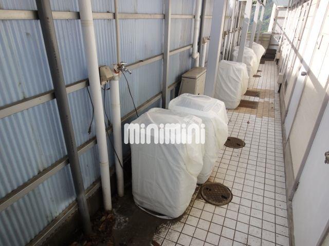 その他設備　室外洗濯置き場　洗濯機はサービス品です