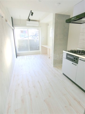 居室・リビング　南西角部屋2面採光の洋室7.3帖