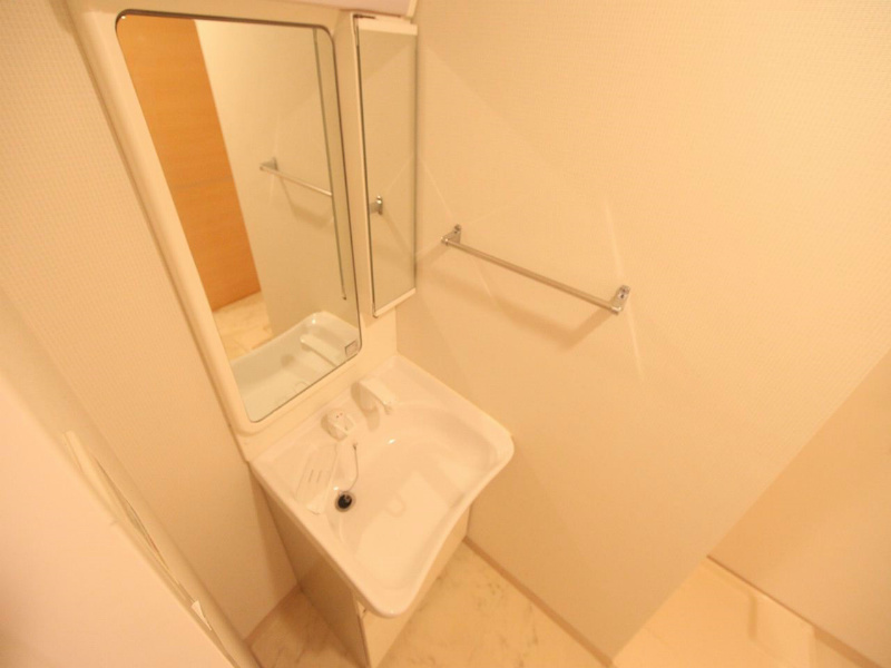 洗面設備　脱衣所　独立洗面台（シャンプードレッサー）洗濯機用意できます