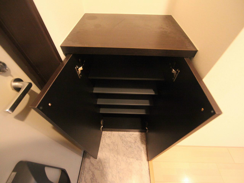 玄関　玄関　シューズボックス付