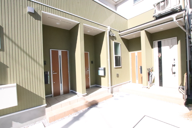 エントランス　各玄関入り口♪