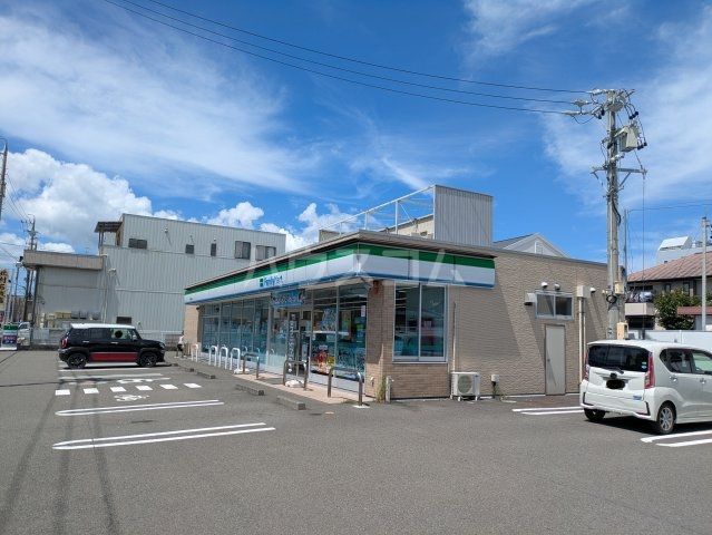 コンビニ　ファミリーマート 静岡曲金南店（コンビニ）まで592m