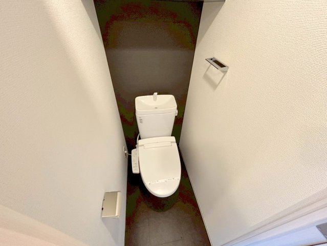 トイレ　綺麗なトイレにはウォシュレット標準装備です。