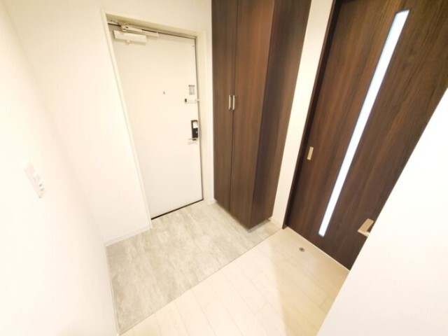 玄関　他のタイプのお部屋になります。