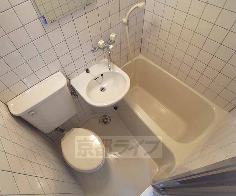 バス・シャワールーム　使いやすいユニットバス。