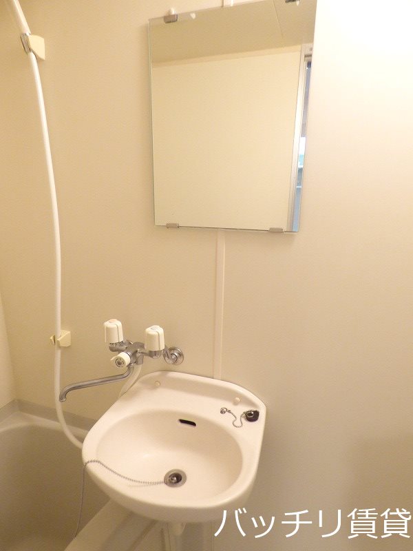 洗面設備　別号室タイプの為、現状を優先致します。