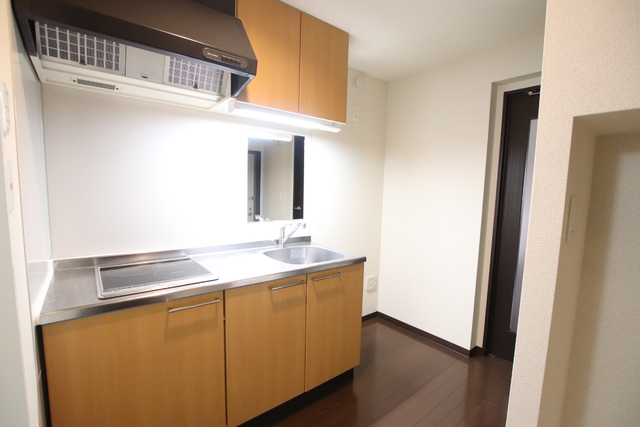 キッチン　※別室参照写真★コンロ：１口ＩＨ・１口ラジエントヒーター