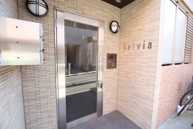 エントランス　★ガラス戸とタイル貼りがおしゃれなエントランス★