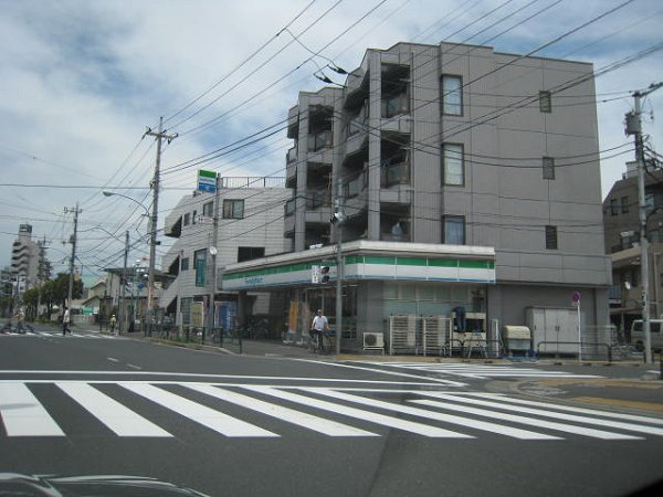 コンビニ　ファミリーマート（コンビニ）まで154m