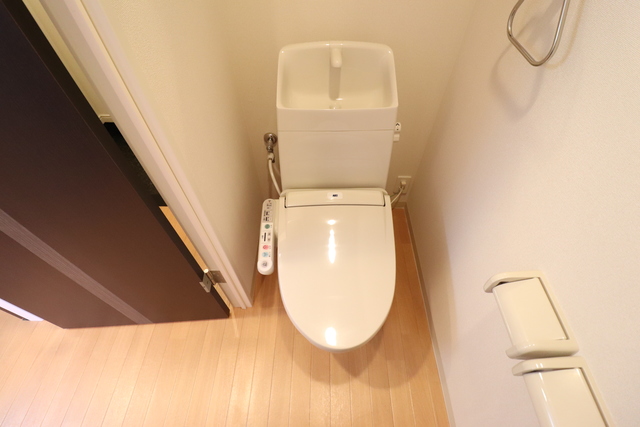 トイレ　温水洗浄便座