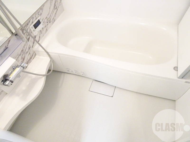 バス・シャワールーム　浴室乾燥機＆追焚機能付き広々バスルーム♪