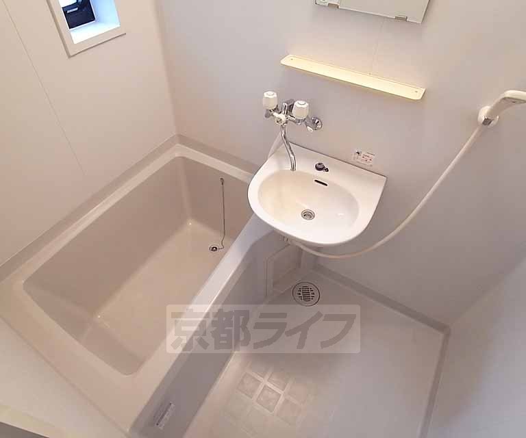 バス・シャワールーム　窓が付いていて換気もしやすいです