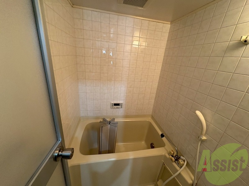 バス・シャワールーム　浴槽が広いので日々の疲れも癒されますね。