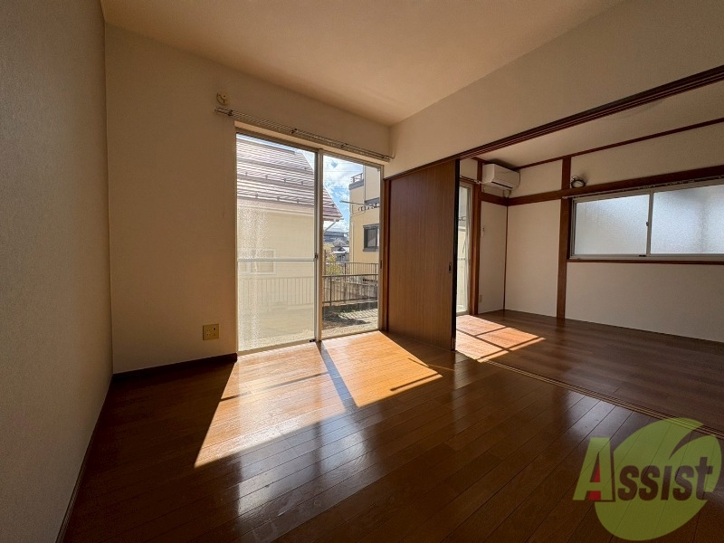 居室・リビング　６帖のリビングです。お部屋を広く使えます。