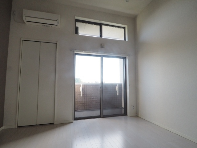 居室・リビング　明るいお部屋