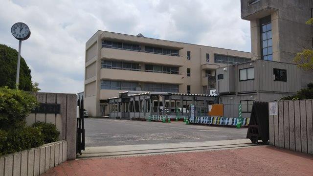 中学校　倉敷市立真備東中学校（中学校）まで961m