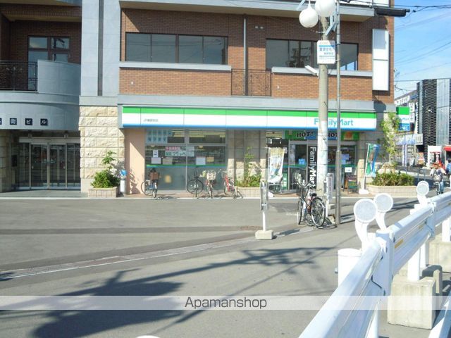 コンビニ　ファミリーマート（コンビニ）まで856m