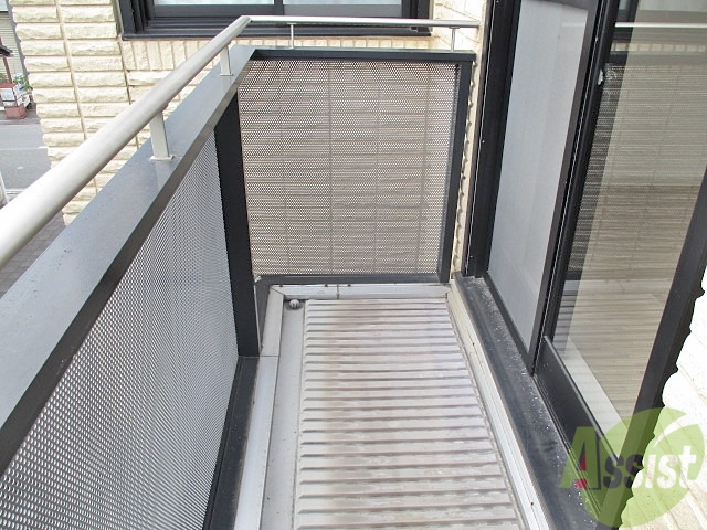 バルコニー　南向きで日当たりのいいベランダでお洗濯もお布団もふっかふか