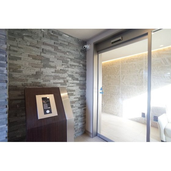 セキュリティ　共用エントランスにはオートロックあり