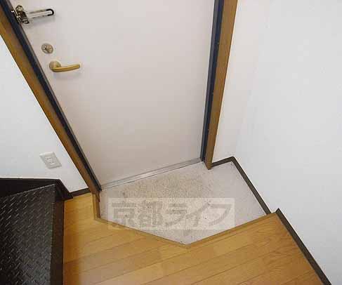 玄関　チェーンロック付き