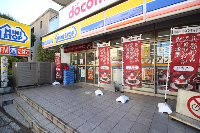 コンビニ　ミニストップ駒沢1丁目店（コンビニ）まで246m