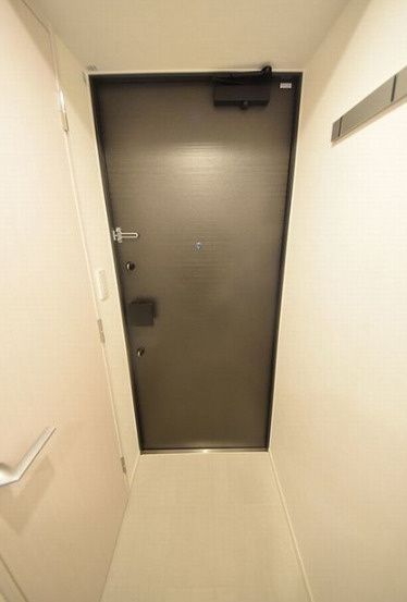 玄関　写真は同タイプ住居です