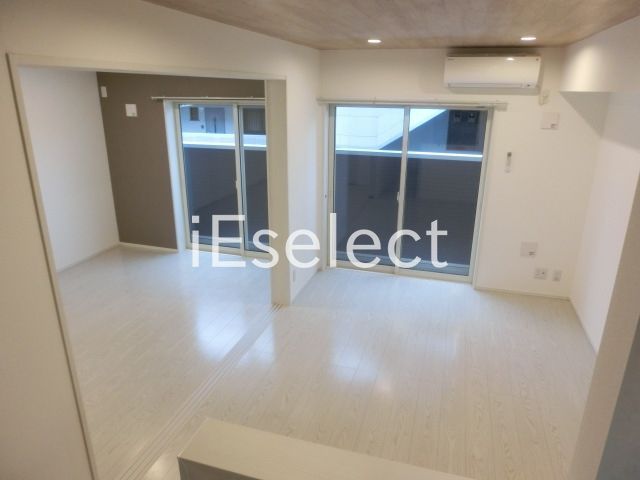 居室・リビング　間仕切りを開ければ開放的な空間です