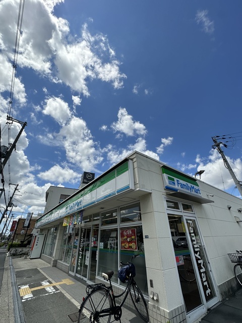 コンビニ　ファミリーマート桑津五丁目店（コンビニ）まで321m