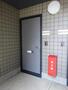 玄関　郵便受けはドアの目の前です♪
