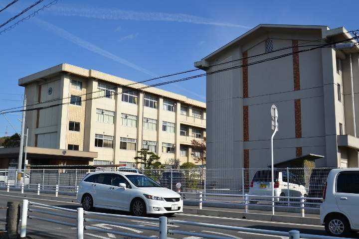 小学校　岡山市立平井小学校（小学校）まで348m