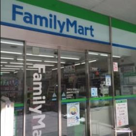 コンビニ　ファミリーマート銀座松竹スクエア店（コンビニ）まで251m