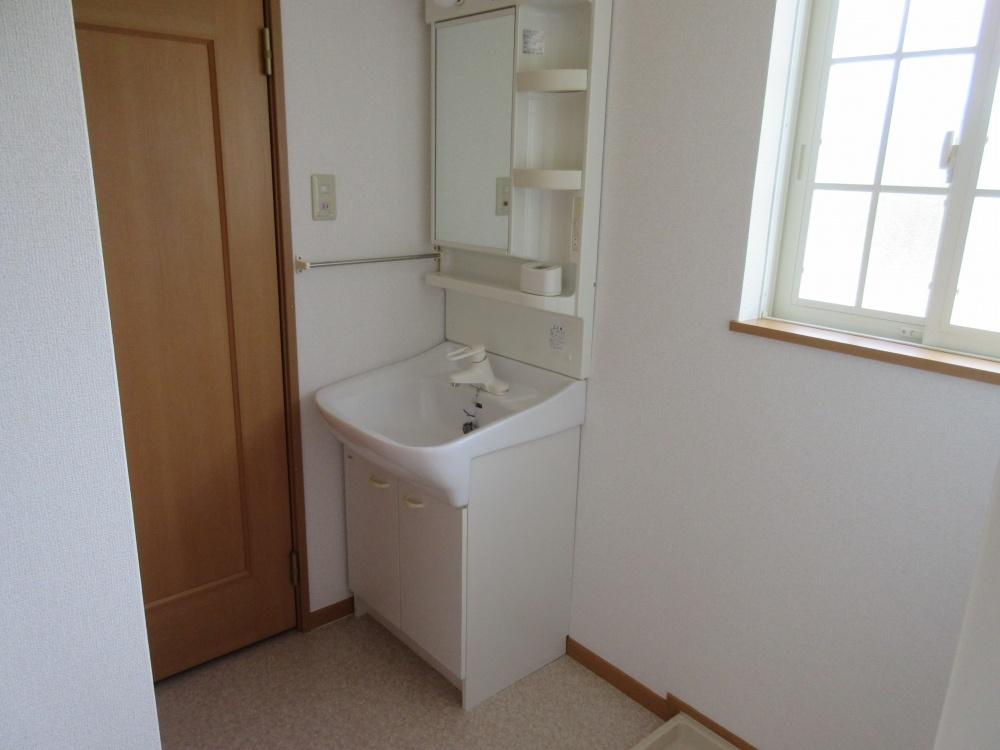 洗面設備　独立洗面台がございます！！