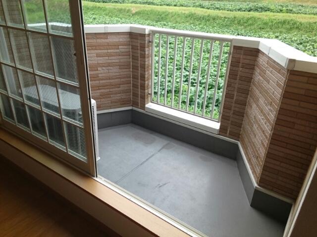 バルコニー　南向きの明るいバルコニーです！！