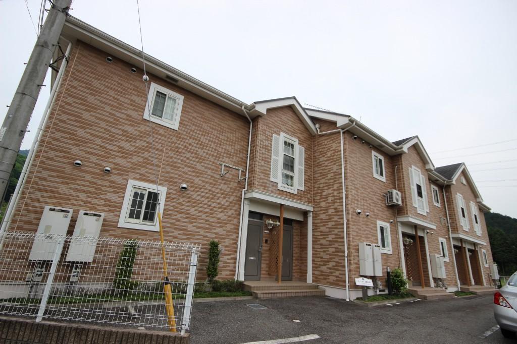 建物外観　３口コンロ付きの２ＬＤＫ＊