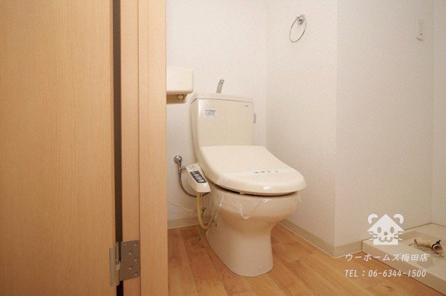 トイレ　落ち着いた色調のトイレです